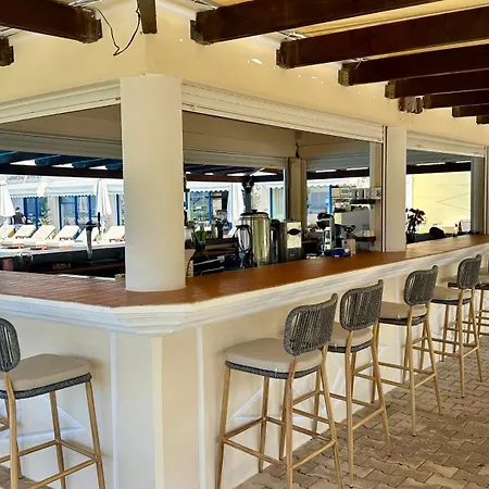 Liberatos Village شقة فندقية